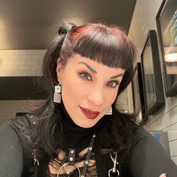 Meet your Posher, Sly - Picture 2 of 5